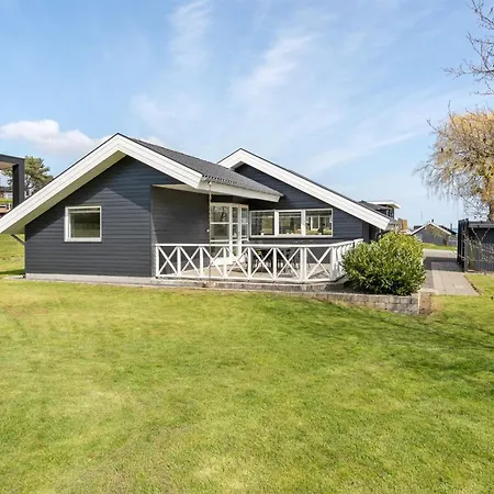 Joannes - 200m From The Sea By Interhome *