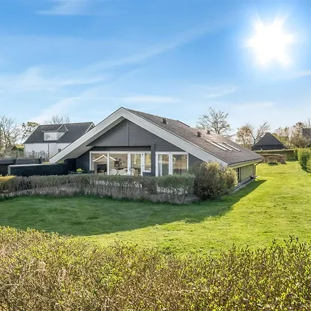 Joannes - 200m From The Sea By Interhome *